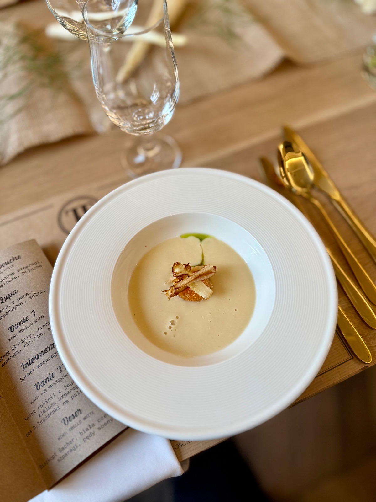 Kolacja degustacyjna - czym jest menu degustacyjne i jak wygląda wieczór