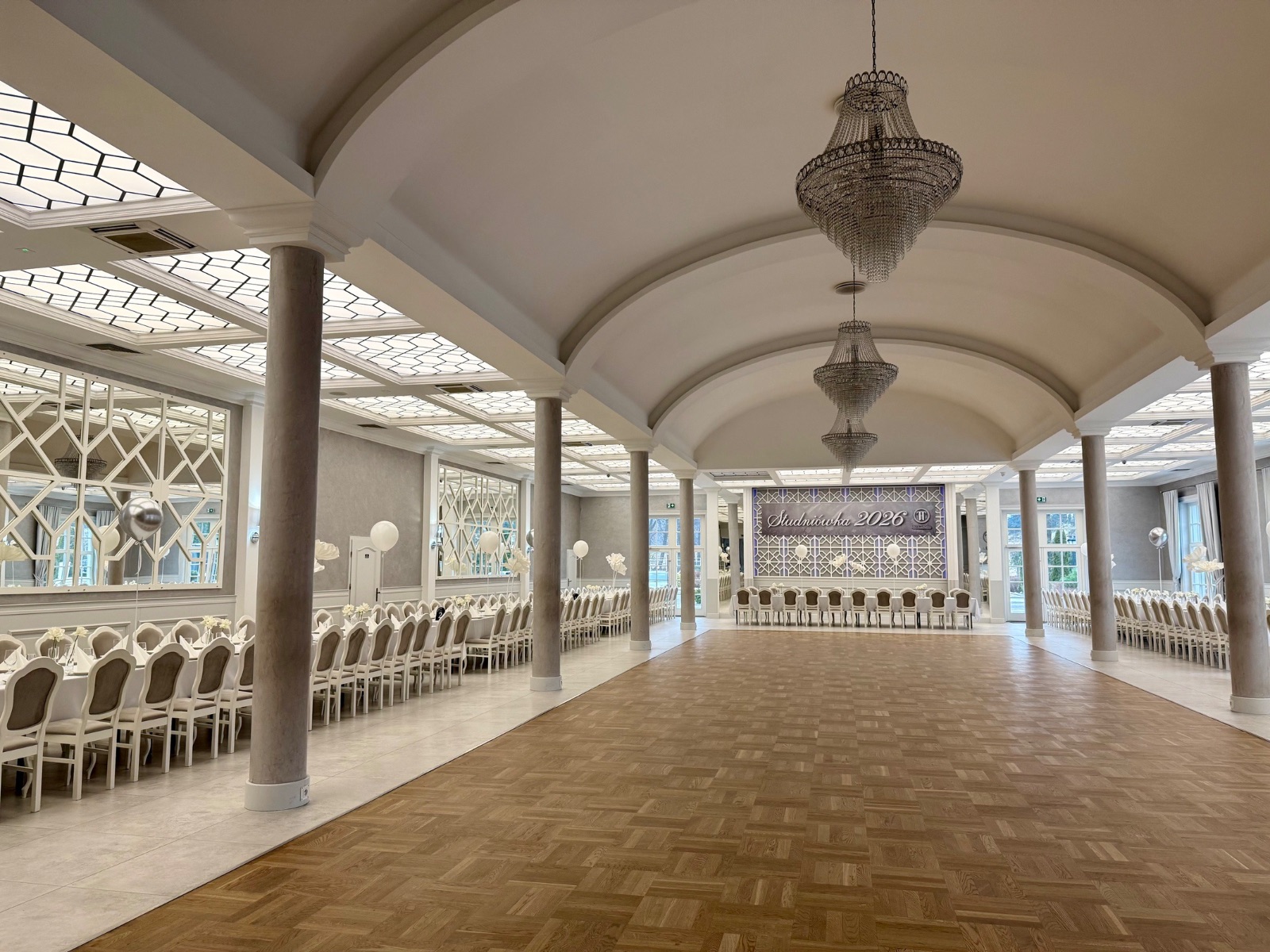Wesele na 100 osób - jaka sala pomieści taką liczbę gości?